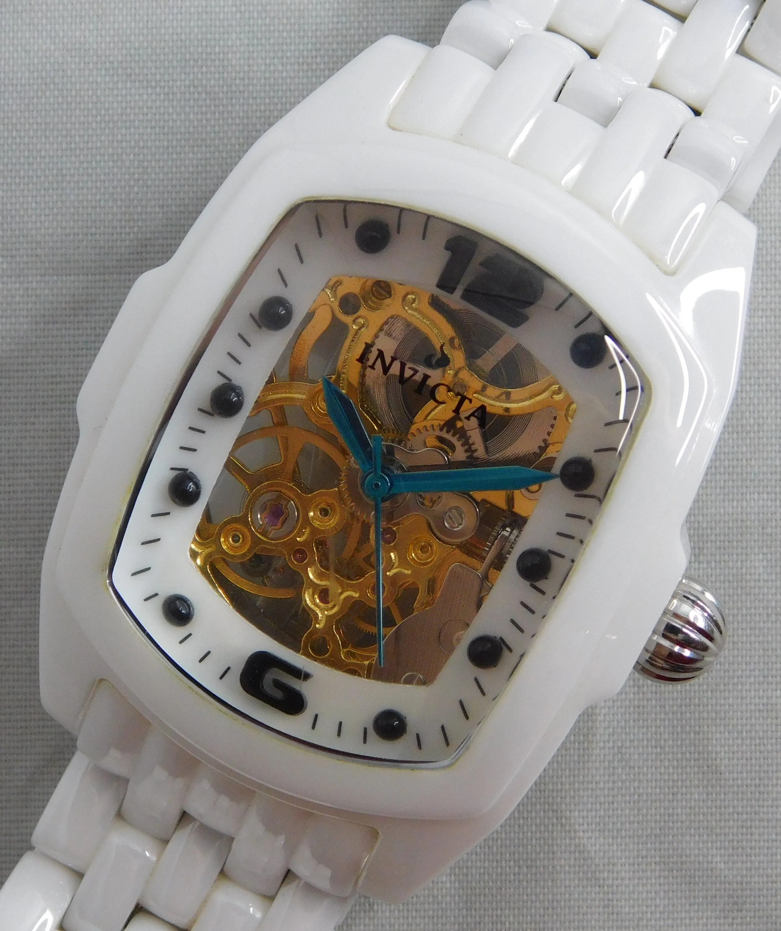 Invicta Lupah Model 1127 Solid White Ceramic Manual Wind Mens Watch....33mm